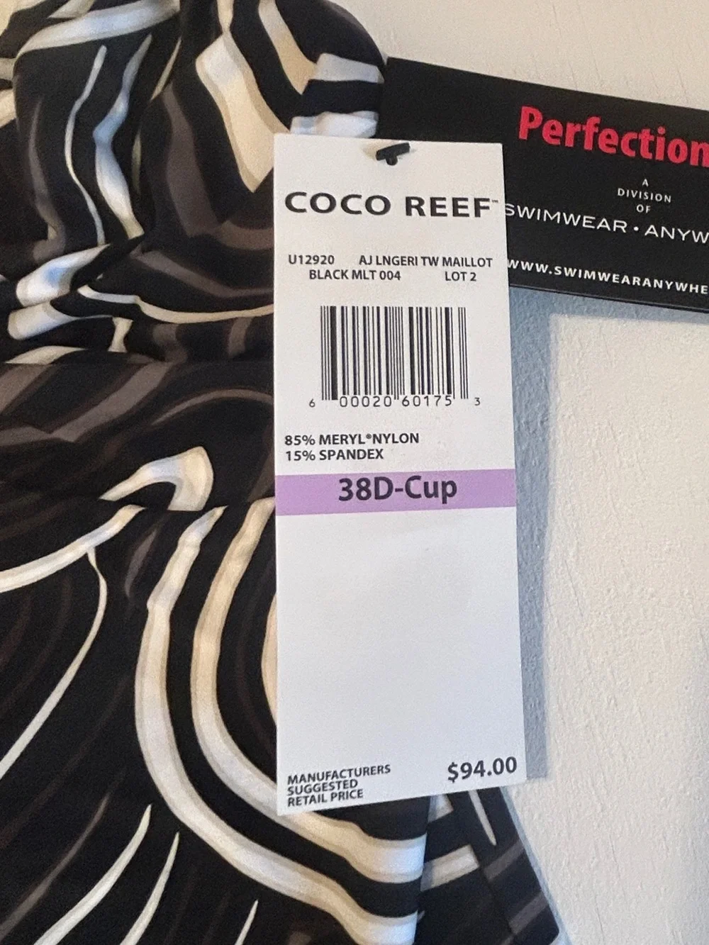 Coco Reef Black White Abstract Swirl One Piece Swimsuit 38D Bra Sized NWT - Picture 4 of 7
